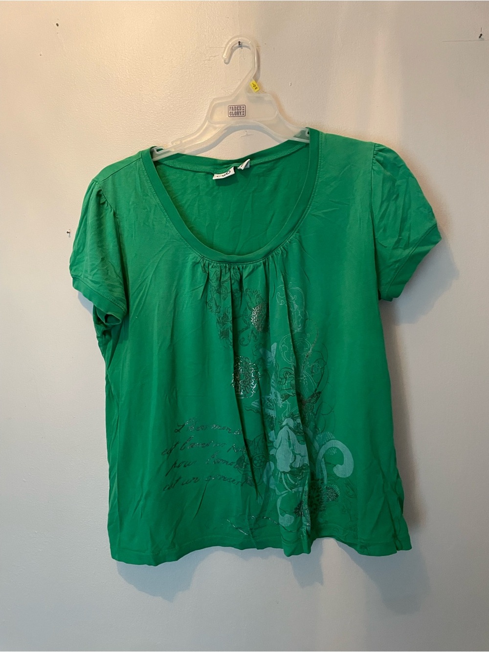 Cato Green Scoop Neck Short Sleeve Top with Subtle Front Print